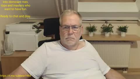 subbear1968 online show from May 18, 8:13 pm
