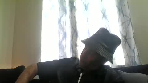 SUCKITU812 online show from December 8, 7:32 pm