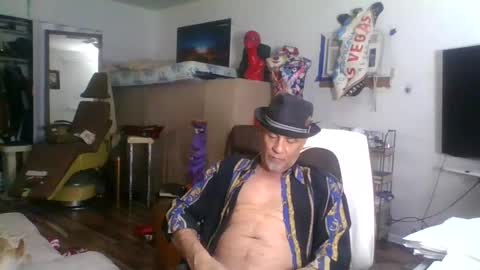 SUCKITU812 online show from February 17, 11:13 am