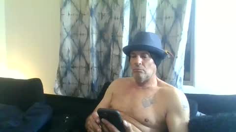 SUCKITU812 online show from December 6, 10:38 am