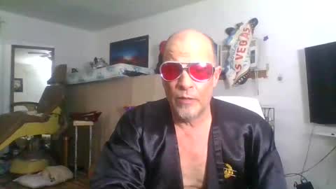 SUCKITU812 online show from February 18, 2:27 am