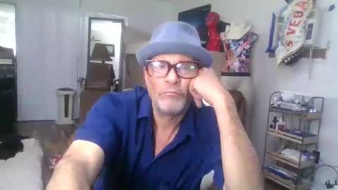 SUCKITU812 online show from February 13, 8:06 am