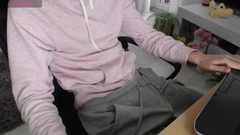 SwetLittleBoy4u online show from December 5, 7:48 am