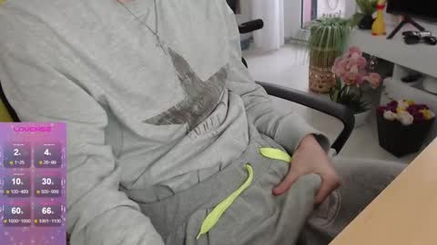 SwetLittleBoy4u online show from December 18, 10:30 am