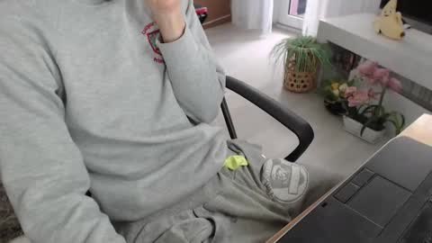 SwetLittleBoy4u online show from September 30, 9:13 am