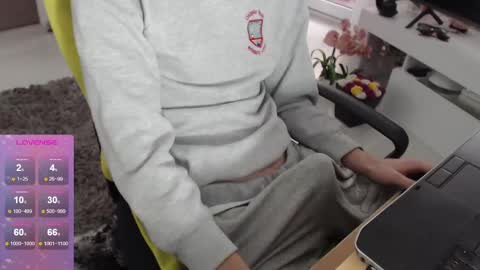 SwetLittleBoy4u online show from February 13, 5:48 am