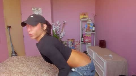 Snapshot of swettcabol chatting on January 2, 3:51 pm swettcabol online show from January 2, 3:51 pm