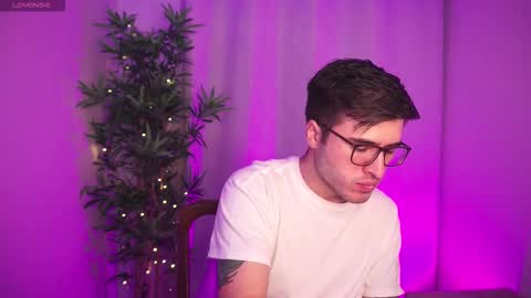 t0ny_wylie online show from November 12, 10:54 am