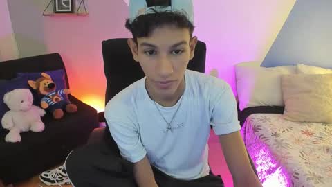 Tashi00 online show from March 4, 8:27 pm