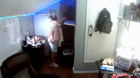 TaintNuzzler online show from October 23, 6:44 pm