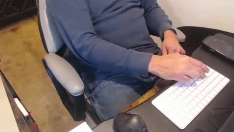 tallguy4unow online show from January 13, 6:56 pm