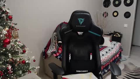 Teddy online show from December 20, 3:57 am