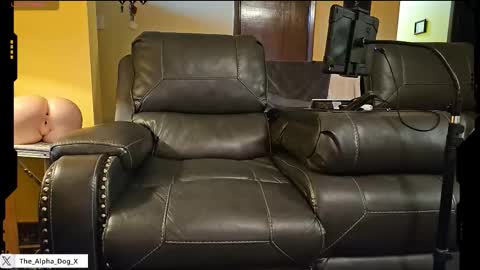 the_alpha_dog_xxx online show from February 15, 11:02 pm