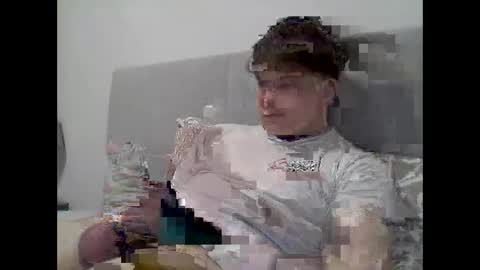 Snapshot of thecuteguy144949 chatting on February 9, 5:54 pm thecuteguy144949 online show from February 9, 5:54 pm