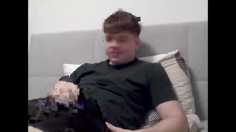 Snapshot of thecuteguy144949 chatting on January 22, 4:33 pm thecuteguy144949 online show from January 22, 4:33 pm