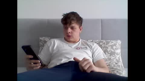 Snapshot of thecuteguy144949 chatting on February 11, 11:21 am thecuteguy144949 online show from February 11, 11:21 am