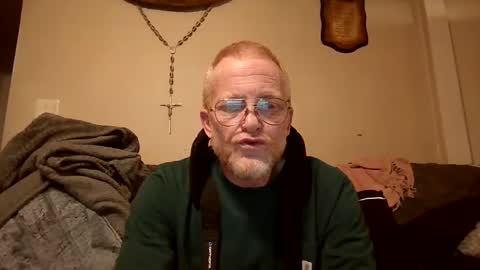 Snapshot of thee_lone_boner chatting on October 21, 10:18 am Alpha online show from October 21, 10:18 am
