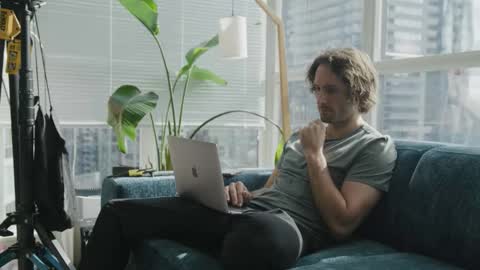 Themindoftommy online show from March 22, 6:02 pm