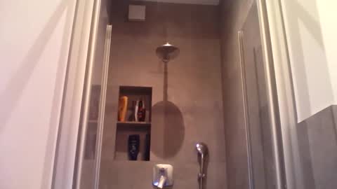 thenewdude1992 online show from January 5, 5:27 pm