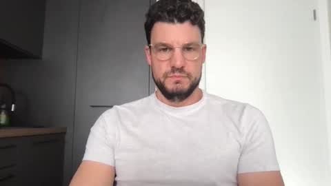 thenudeworldrover online show from April 6, 6:58 am