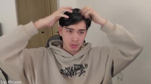 thiaan__ online show from November 28, 10:28 am