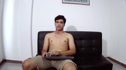 Snapshot of thiago__diaz chatting on February 10, 8:31 pm Thiago Diaz online show from February 10, 8:31 pm