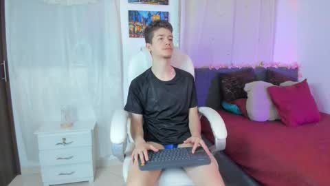 Snapshot of thiago_james69 chatting on October 21, 2:03 am Manuel online show from October 21, 2:03 am