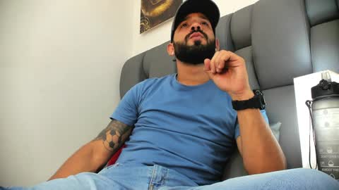 Thia Gomez online show from April 1, 7:11 pm