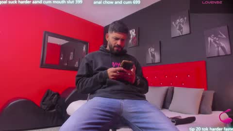 Thia Gomez online show from December 17, 12:23 pm