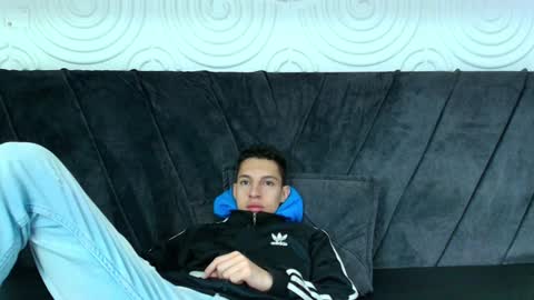 Thiago   online show from December 17, 12:22 pm