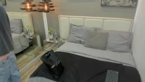 Thom online show from April 18, 11:44 am