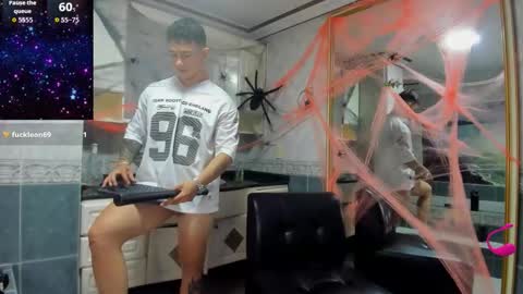 Thomas online show from October 8, 12:53 pm