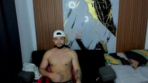 thomson_hot01 online show from December 18, 5:14 am