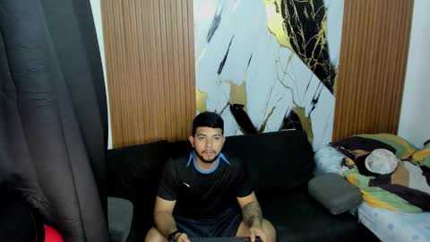 thomson_hot01 online show from January 12, 5:00 am