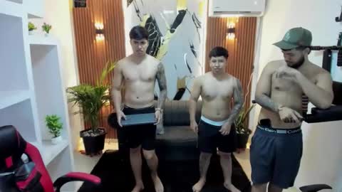 thomson_hot01 online show from April 21, 5:35 am