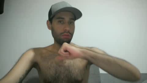 Snapshot of throwawayyourgun chatting on December 4, 6:39 pm Luka online show from December 4, 6:39 pm