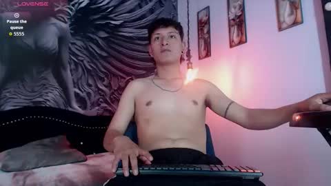 thxmm_ online show from January 15, 7:49 pm