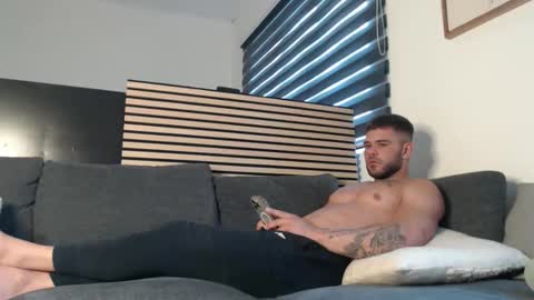 Snapshot of thybautsenses chatting on October 27, 2:08 pm thybautsenses online show from October 27, 2:08 pm