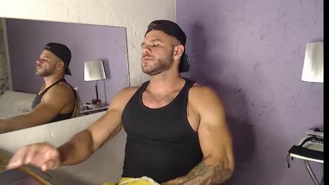 Snapshot of thybautsenses chatting on October 4, 6:46 pm thybautsenses online show from October 4, 6:46 pm