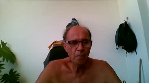 Snapshot of tiaretiareopui chatting on January 9, 9:06 am tiaretiareopui online show from January 9, 9:06 am