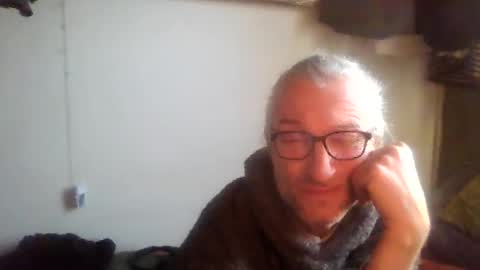 tiddles12345 online show from April 19, 5:40 am