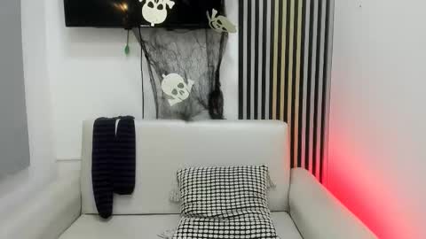 toji lee online show from November 1, 4:38 am