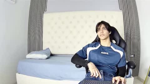 toji lee online show from November 3, 9:05 pm