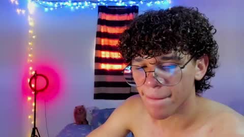 Tom Blue online show from April 19, 6:10 pm