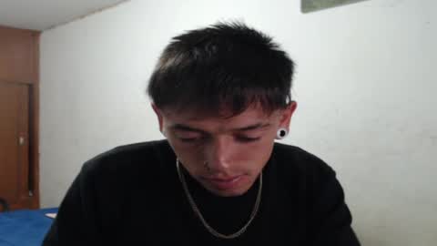 tomas_turbado_ online show from March 27, 8:26 am