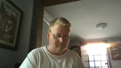 Snapshot of tomascausa chatting on January 7, 3:22 pm Hola online show from January 7, 3:22 pm