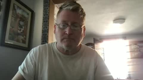 Snapshot of tomascausa chatting on February 6, 5:30 pm Hola online show from February 6, 5:30 pm