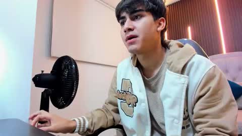 Tommy  online show from December 2, 3:42 am