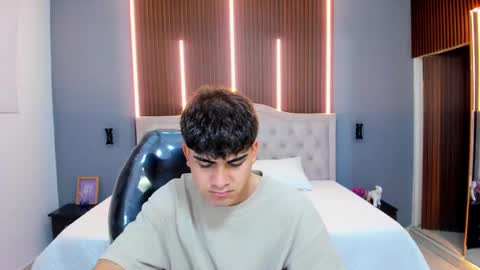 Tommy  online show from October 31, 4:03 am