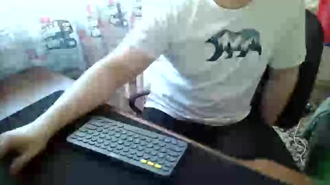 Tommi Li online show from January 25, 9:04 am